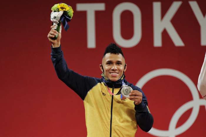 Luis Javier Mosquera gana medalla de plata en halterofilia de Tokio 2020
