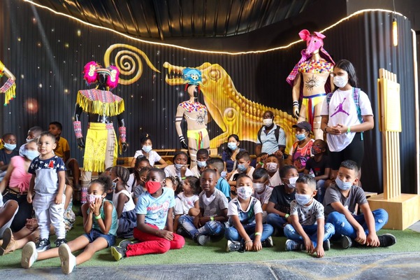 500 niños de ‘Recreapaz’ se contagiaron del delirio del ‘Paseo de La Aurora’