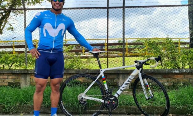 Bicicleta arcoíris de Alejandro Valverde fue recibida por aficionado colombiano