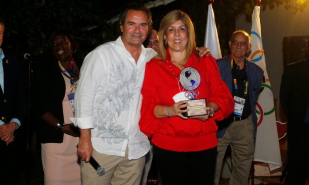 Clara Luz Roldán recibió reconocimiento de Panam Sports por apoyo a los Panamericanos Junior
