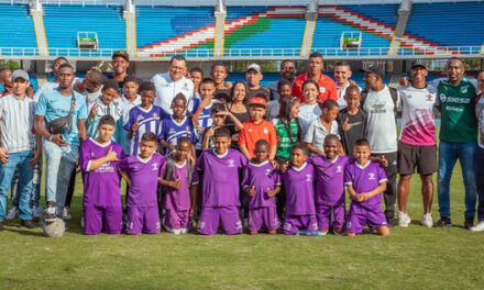 Niños de Olaya Herrera disfrutaron su visita al corazón del deporte caleño