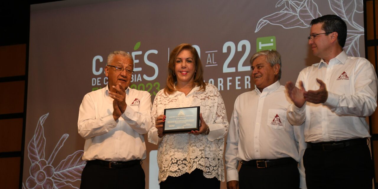 Federación Nacional de Cafeteros exalta compromiso de la gobernadora Clara Luz Roldán