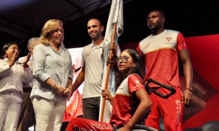 Clara Luz Roldán entregó la bandera del Valle a los deportistas que estarán en los Juegos Nacionales