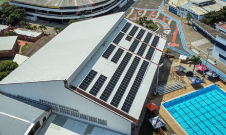 Coliseo de Voleibol Francisco Chois, primer escenario de Cali, con paneles solares