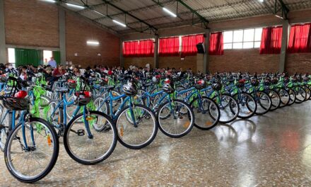 Fundación Esteban Chaves participó en donación de bicicletas