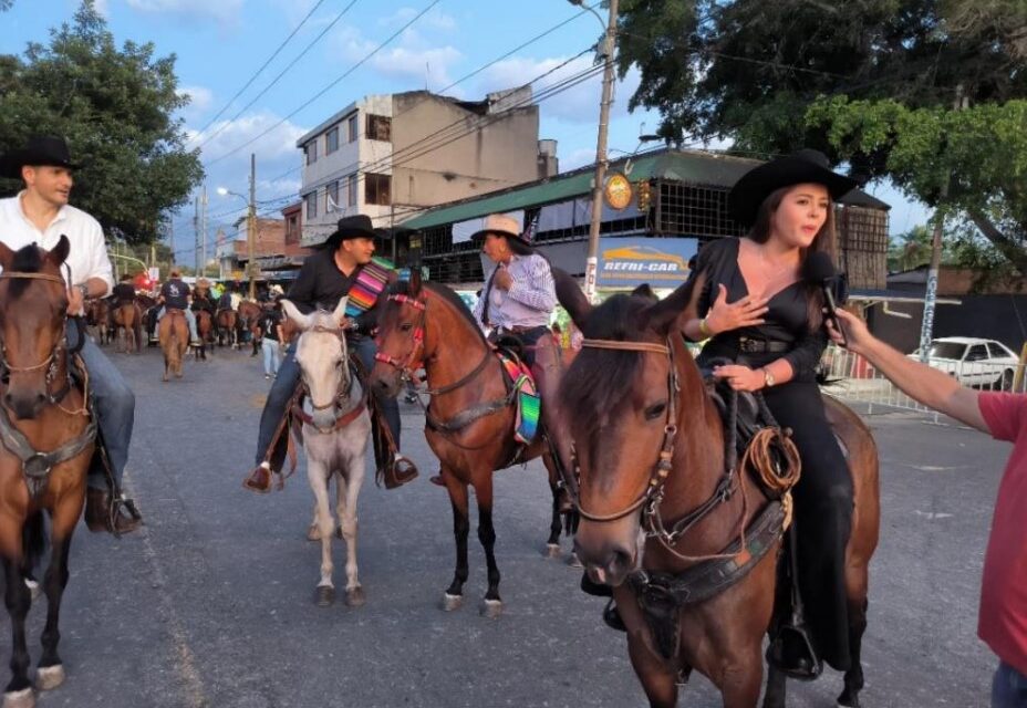 La Fiesta de la Agricultura en Palmira comenzó a galope