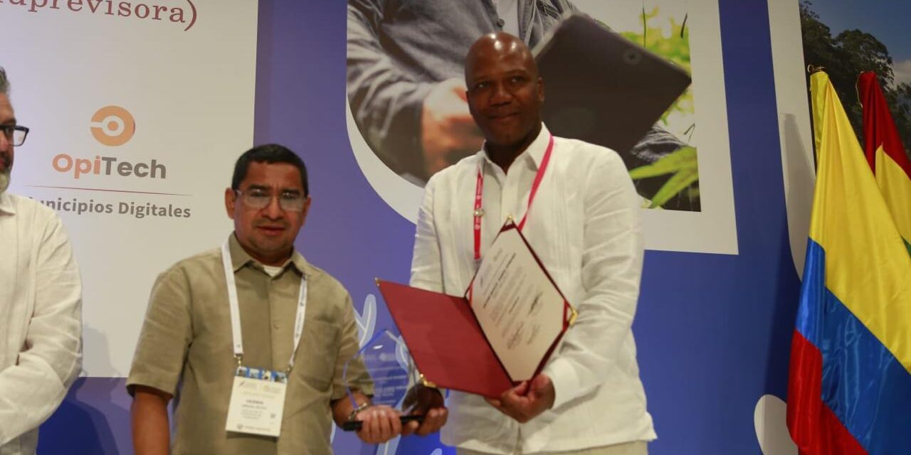 Alcalde de Palmira recibe Premio a Experiencias Significativas a nivel nacional