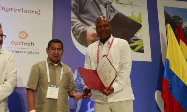 Alcalde de Palmira recibe Premio a Experiencias Significativas a nivel nacional