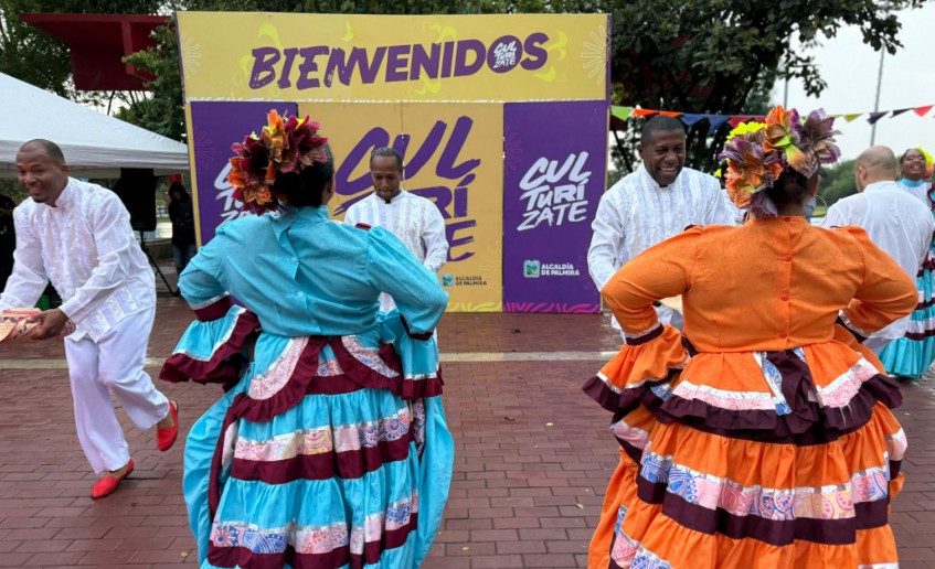 Ni la lluvia detiene los domingos culturales en el Bulevar La Carbonera de Palmira