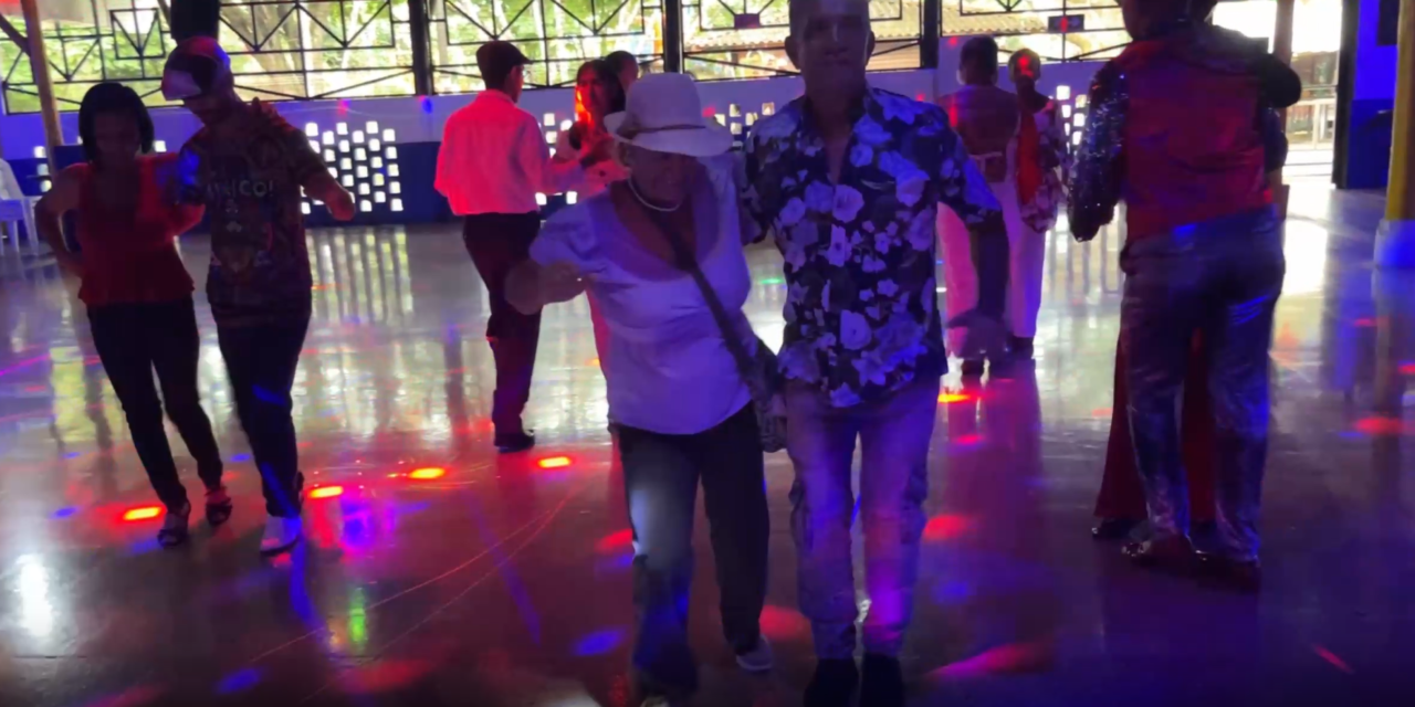 Vuelven los concursos de baile a la Viejoteca del Acuaparque de la Caña
