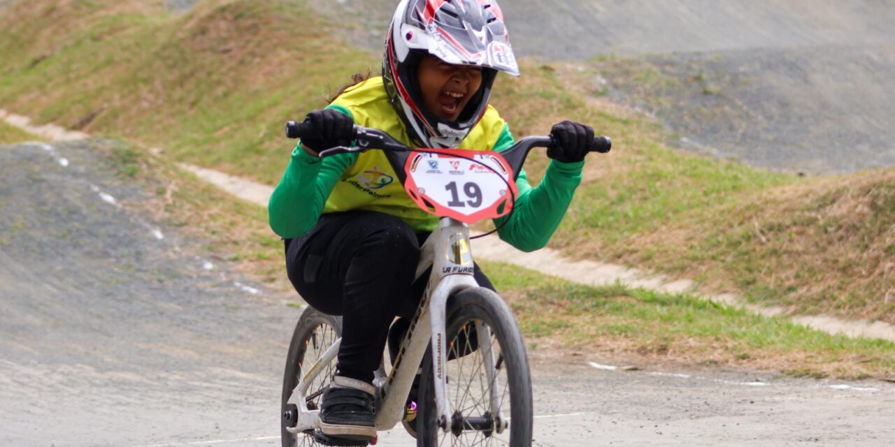 Plata para Isabella Taborda en BMX de los Juegos Departamentales Valle 2025
