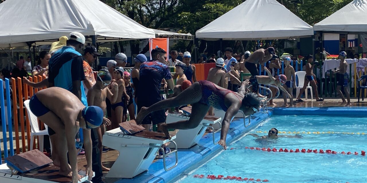 Todo un éxito fue la IV edición del Festival Departamental de Natación Menores